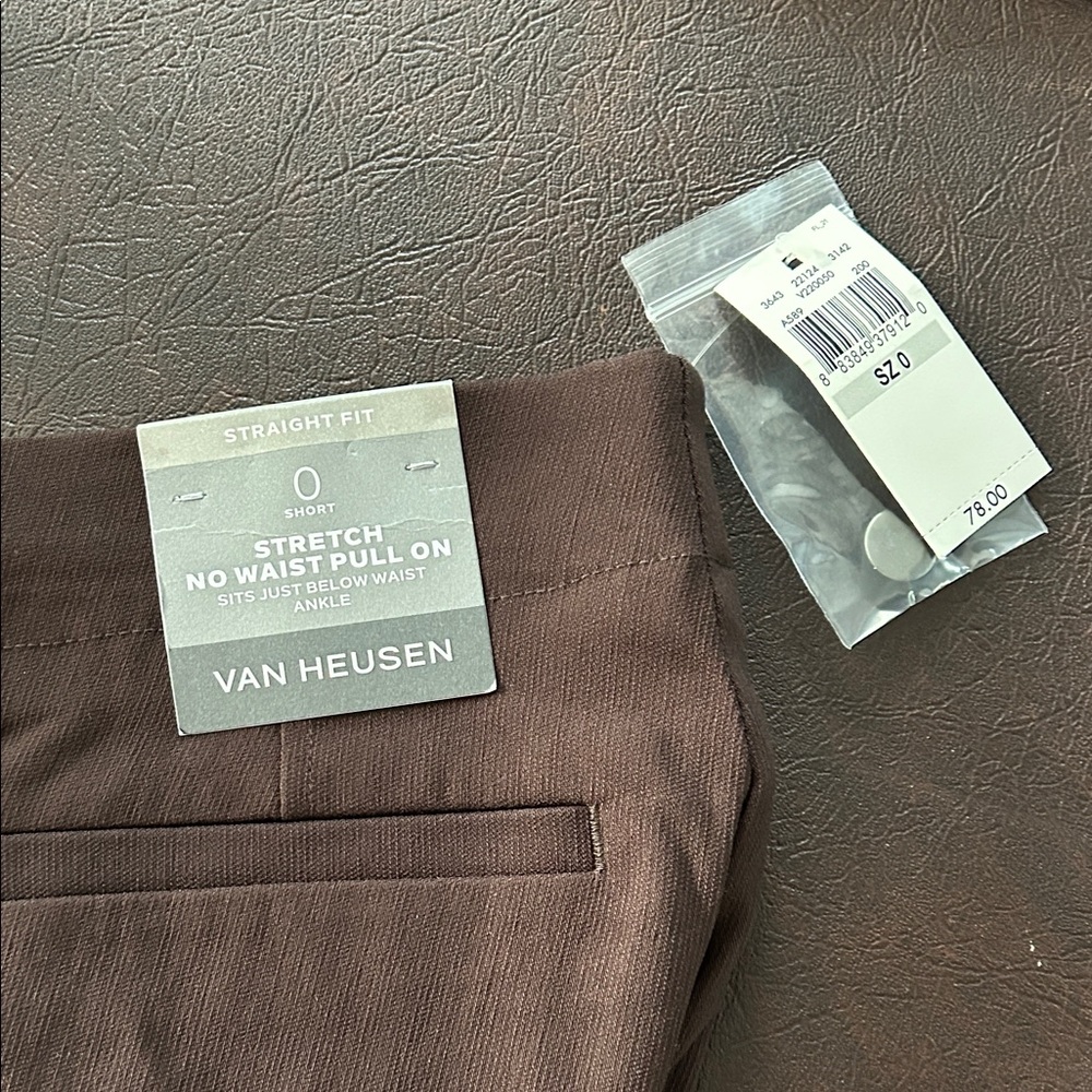 Van Heusen Womens Dark Brown Chinos -Size 0 Short. Pull on.